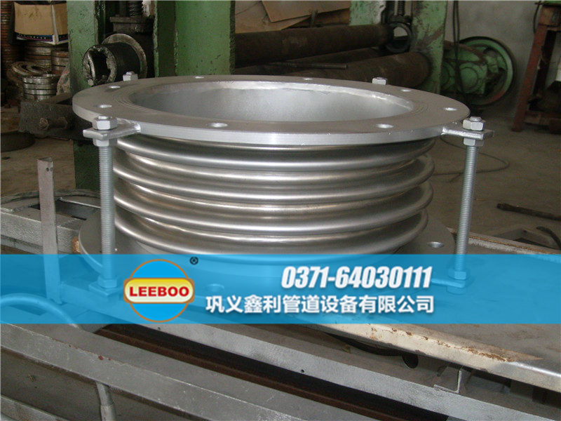 大口徑波紋<a href=http://www.coirsubstrate.com target=_blank class=infotextkey>補(bǔ)償器</a>車(chē)間圖